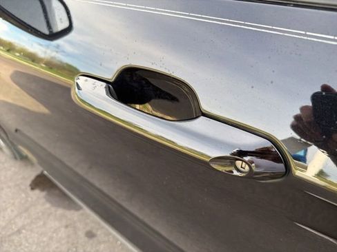 Used 2022 Ford Explorer XLT w/ Equipment Group 202A image 24