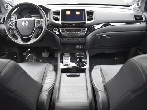 Used 2017 Honda Pilot Touring image 25