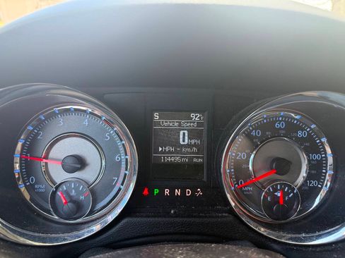 Used 2011 Chrysler Town & Country Touring FWD image 13