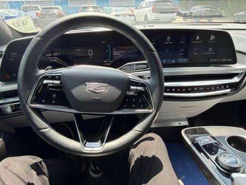 Used 2024 Cadillac Lyriq Luxury AWD/4WD image 17