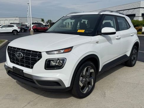 Used 2025 Hyundai Venue SEL FWD image 3