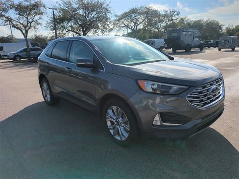 Used 2022 Ford Edge Titanium image 2