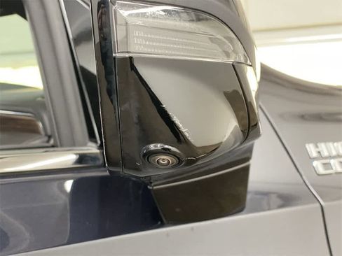 Used 2024 Chevrolet Tahoe High Country w/ Premium Package image 32