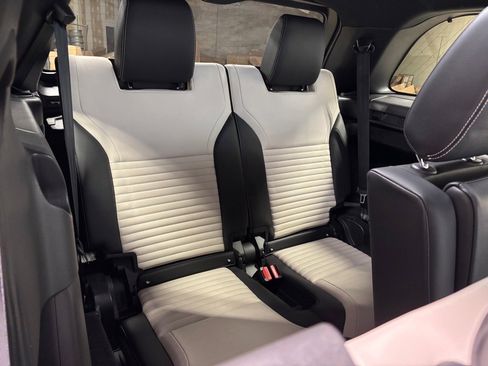 Used 2023 Land Rover Discovery S R-Dynamic image 41