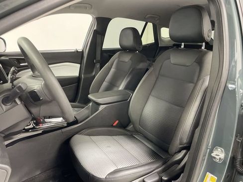 Used 2025 Chevrolet Trax LT FWD image 11