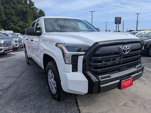 Used 2025 Toyota Tundra SR w/ SR Tow Package AWD/4WD image 5