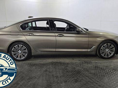Used 2018 BMW 530i xDrive w/ Premium Package image 8