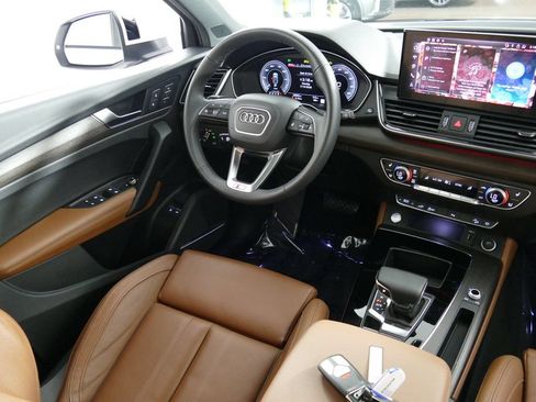 Used 2025 Audi Q5 e Premium Plus w/ Premium Plus Package AWD/4WD image 25