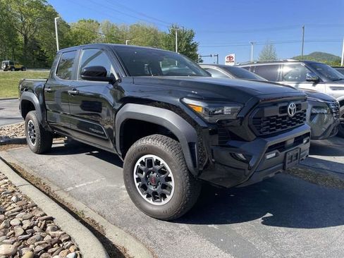 Used 2024 Toyota Tacoma TRD Off-Road AWD/4WD image 6