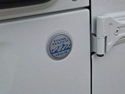 Used 2023 Jeep Wrangler Unlimited Sahara image 13