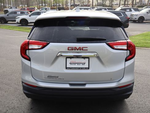Used 2022 GMC Terrain SLE image 18