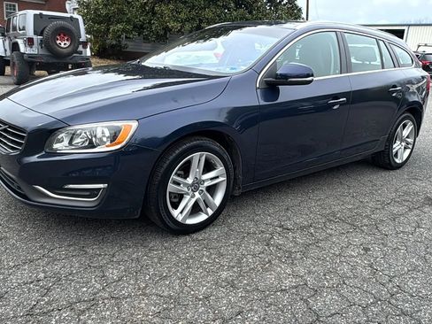 Used 2015 Volvo V60 T5 Premier image 1