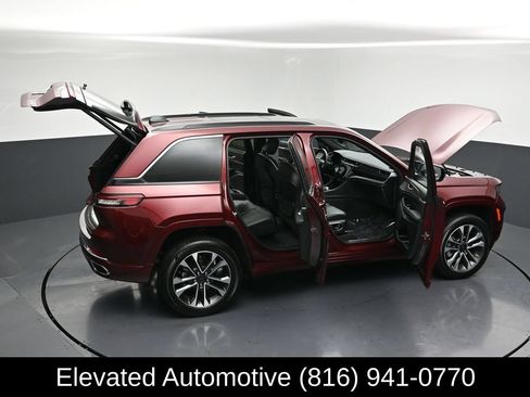 Used 2025 Jeep Grand Cherokee Overland w/ Adv Protech Group III AWD/4WD image 32