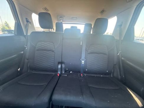 Used 2023 Nissan Pathfinder S FWD image 9