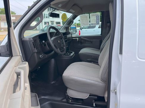 Used 2023 Chevrolet Express 2500 Work Van w/ Chrome Appearance Package image 18