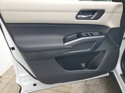 New 2026 Nissan Pathfinder SL image 15