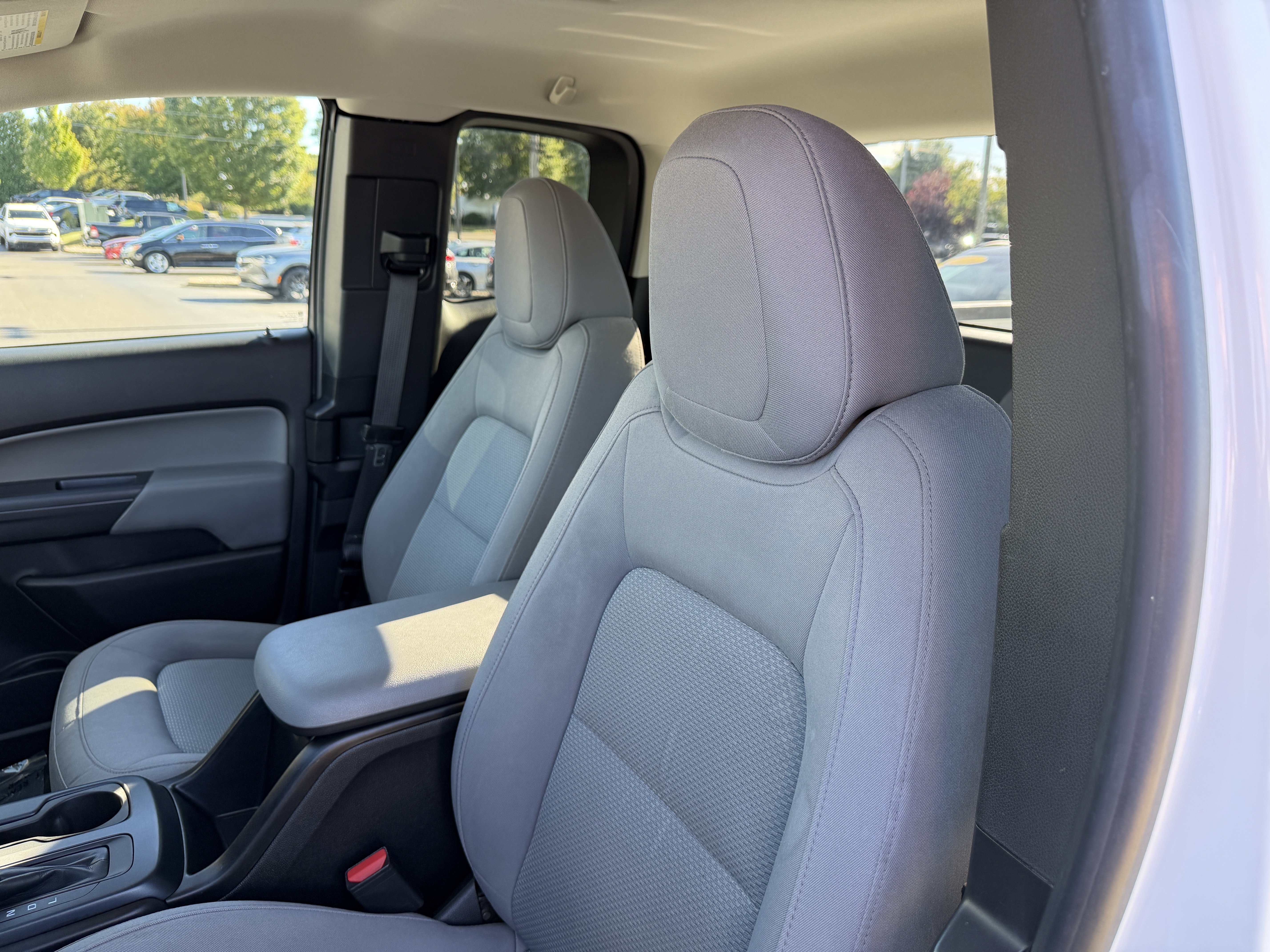 Used 2018 Chevrolet Colorado W/T AWD/4WD image 12
