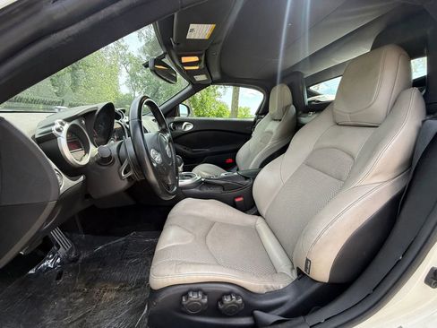 Used 2017 Nissan 370Z Touring RWD image 10