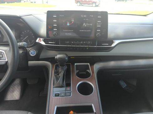 Used 2021 Toyota Sienna LE w/ LE Plus Package FWD image 25