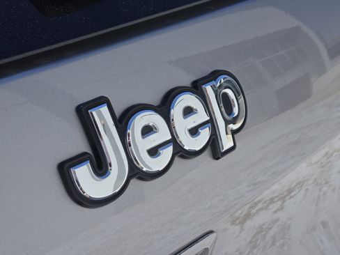 Used 2018 Jeep Cherokee Latitude image 11