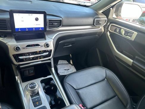 Used 2022 Ford Explorer XLT w/ Equipment Group 202A RWD image 12