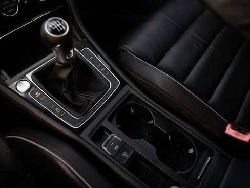 Used 2018 Volkswagen Golf R 4-Door image 40