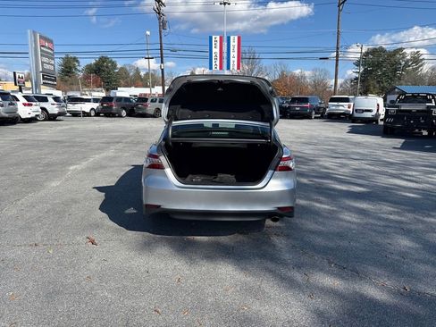 Used 2018 Toyota Camry L image 21