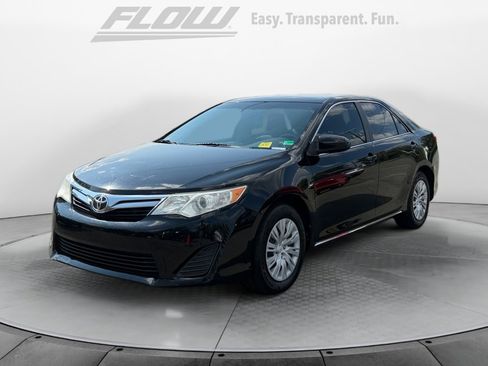 Used 2014 Toyota Camry LE FWD image 4