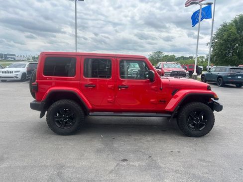 Used 2021 Jeep Wrangler Unlimited Sahara AWD/4WD image 2