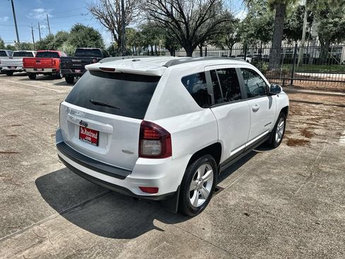 Used 2014 Jeep Compass Latitude FWD image 11