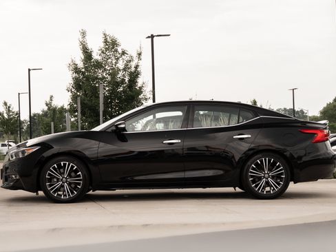 Used 2017 Nissan Maxima Platinum w/ Medallion Package FWD image 5