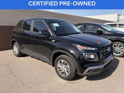 Used 2023 Hyundai Venue SE FWD image 2