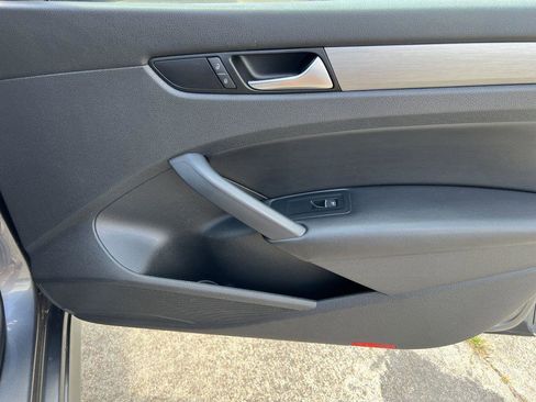 Used 2014 Volkswagen Passat 2.5 SE image 18