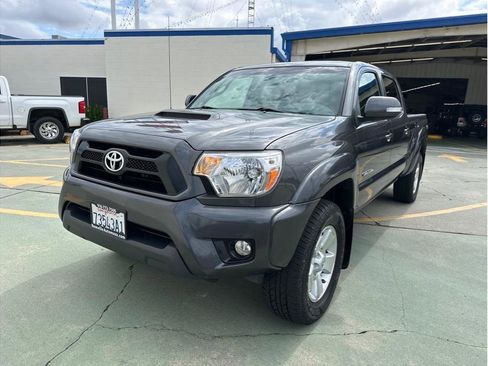 Used 2015 Toyota Tacoma 4x4 Double Cab image 2