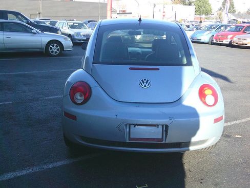 Used 2010 Volkswagen Beetle Coupe image 11