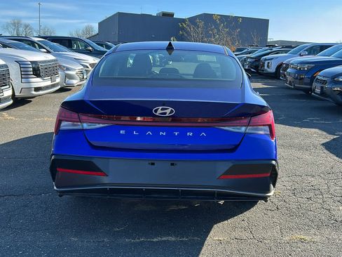 Used 2025 Hyundai Elantra SEL image 7