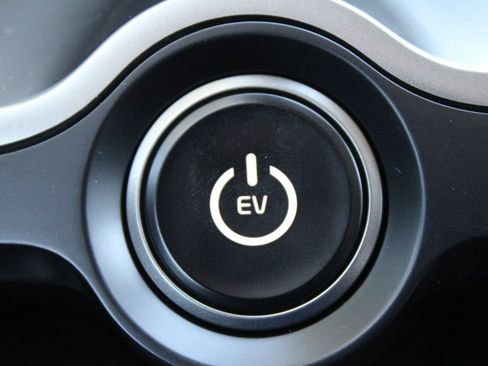 New 2025 Kia EV6 Wind image 38