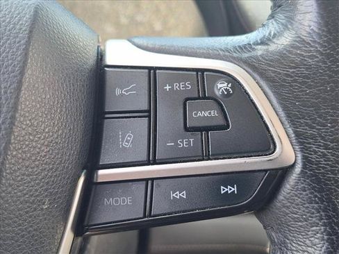 Used 2021 Toyota Sienna XLE FWD image 12