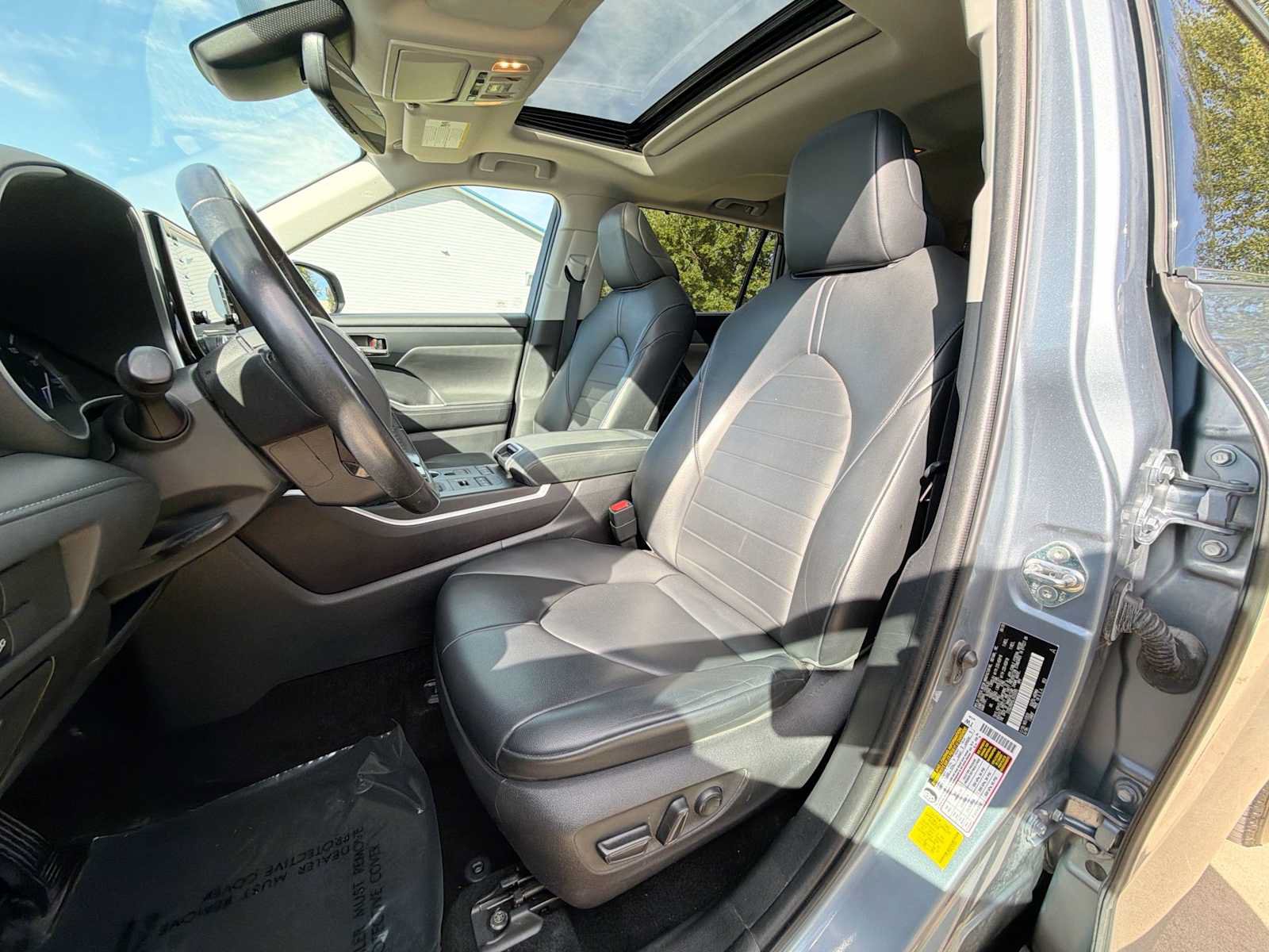 Used 2020 Toyota Highlander XLE AWD/4WD image 13