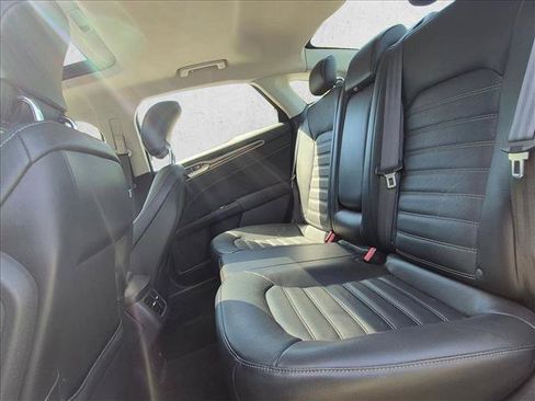 Used 2014 Ford Fusion SE w/ Equipment Group 502A FWD image 15