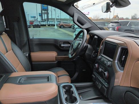 Used 2021 Chevrolet Silverado 1500 High Country w/ Technology Package image 7