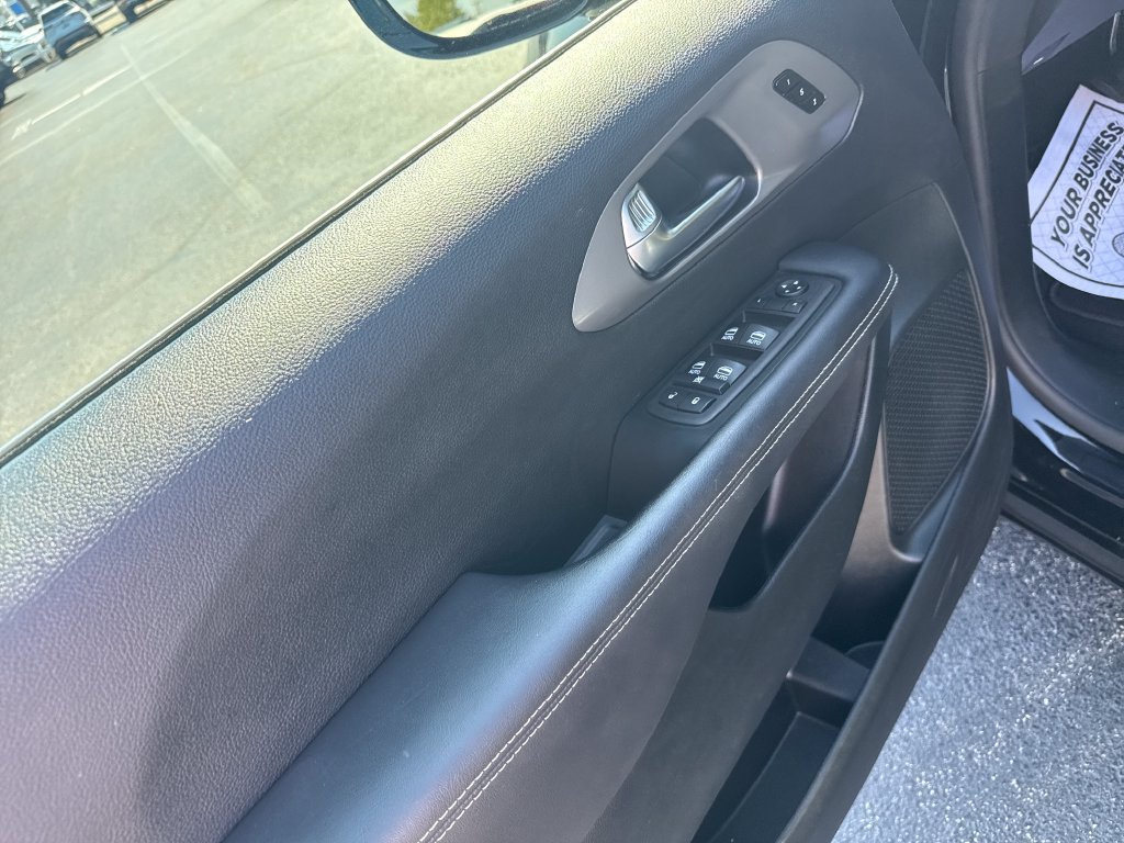 Used 2026 Chrysler Pacifica Select FWD image 14