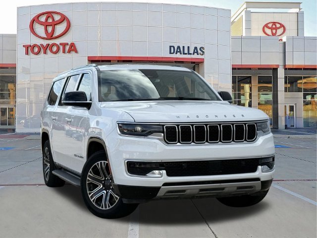 Used 2024 Jeep Wagoneer L Series II w/ Flexible Seating Group RWD image 1