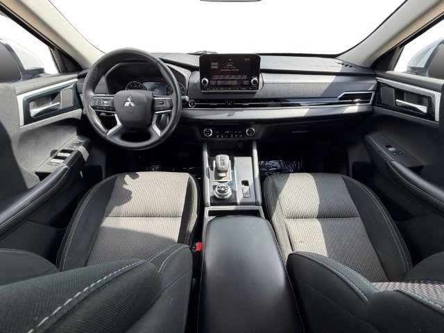 Used 2022 Mitsubishi Outlander ES FWD image 12