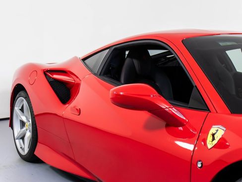 Certified 2022 Ferrari F8 Tributo image 15