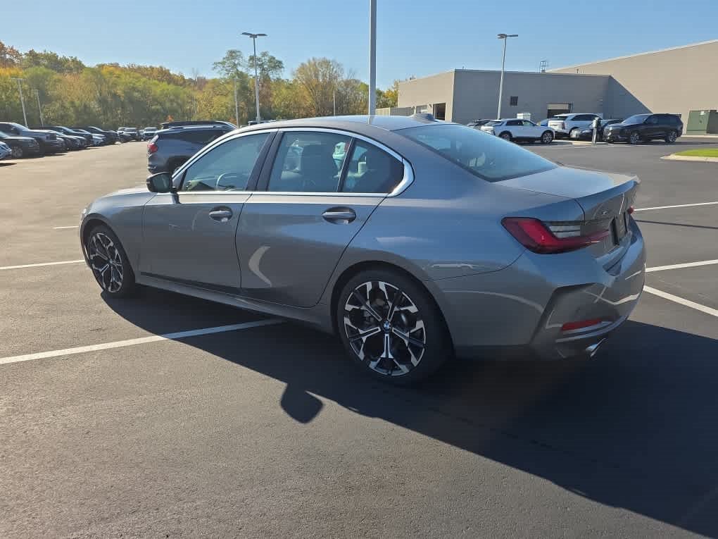 Used 2026 BMW 330i xDrive Sedan AWD/4WD image 4