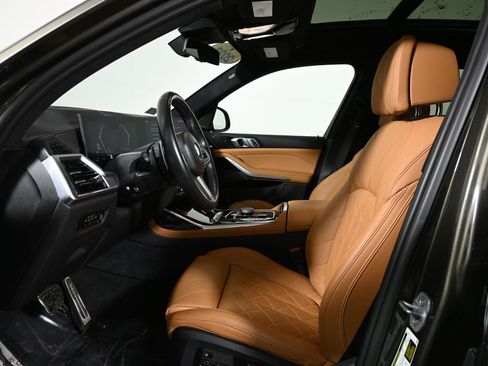 Certified 2023 BMW X7 xDrive40i w/ M Sport Package image 3