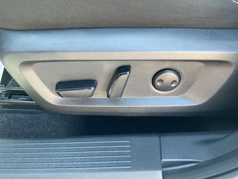 Used 2025 Nissan Rogue SV FWD image 9