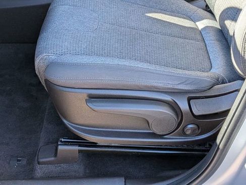 Used 2019 Hyundai Santa Fe SE image 12