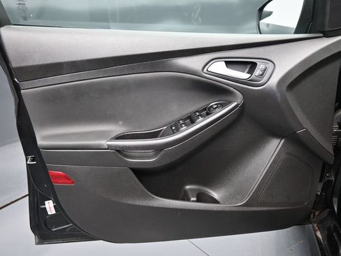 Used 2016 Ford Focus SE w/ SE Sport Package FWD image 10
